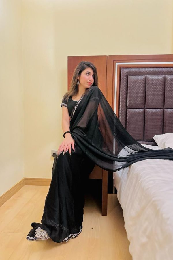 Busty escort in Karachi